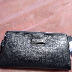 Tahari wallet